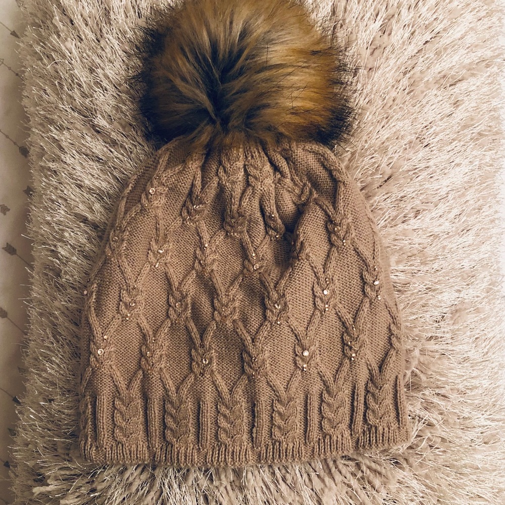 WINDSOR pom pom sparkly beanie